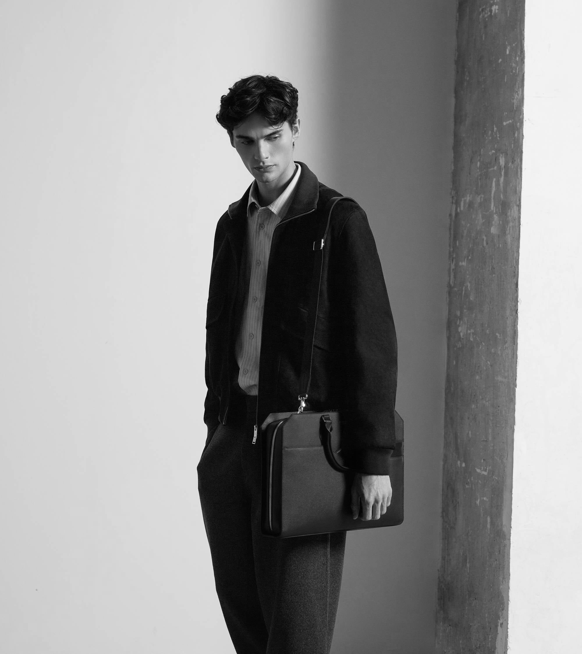 Gaston 15" briefcase in cross grain leather