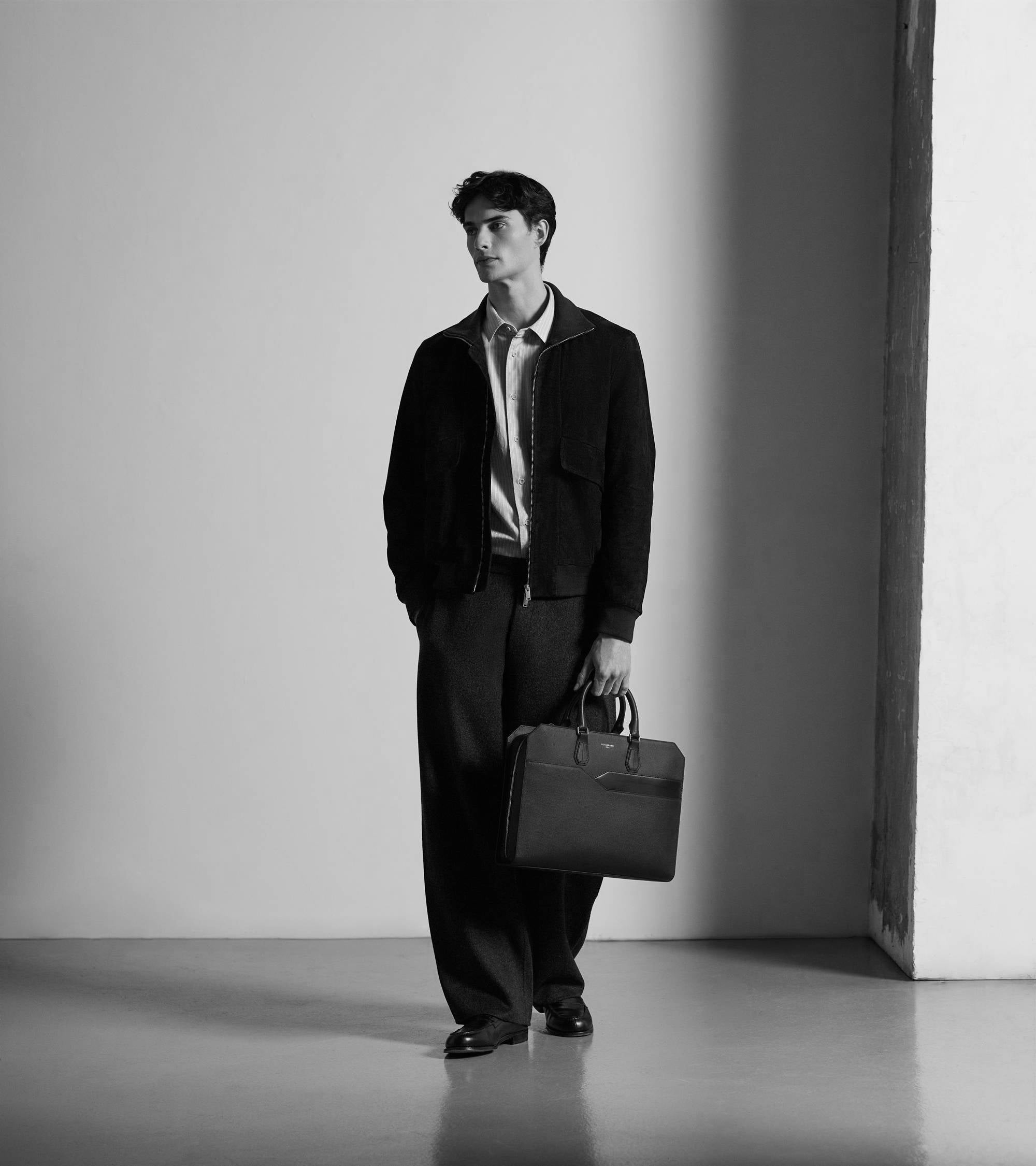Gaston 15" briefcase in cross grain leather