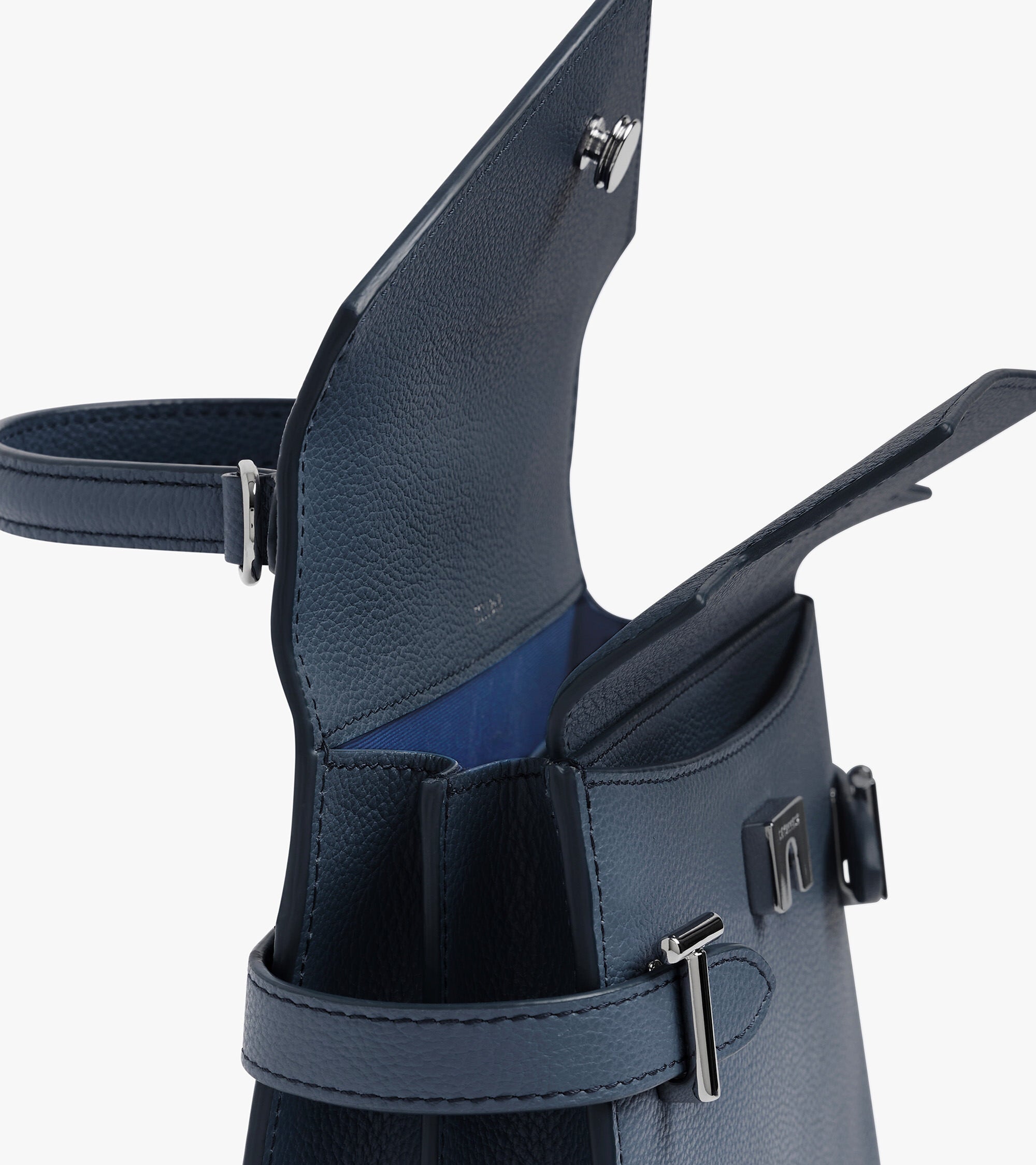 Kleine Handtasche Emilie aus genarbtem Leder mit Doppelklappe