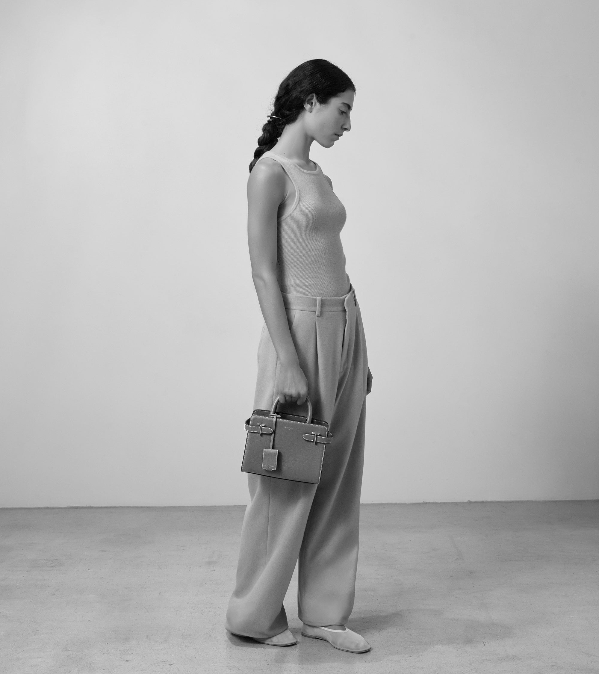 Kleine Handtasche Emilie aus genarbtem Leder mit Trageriemen