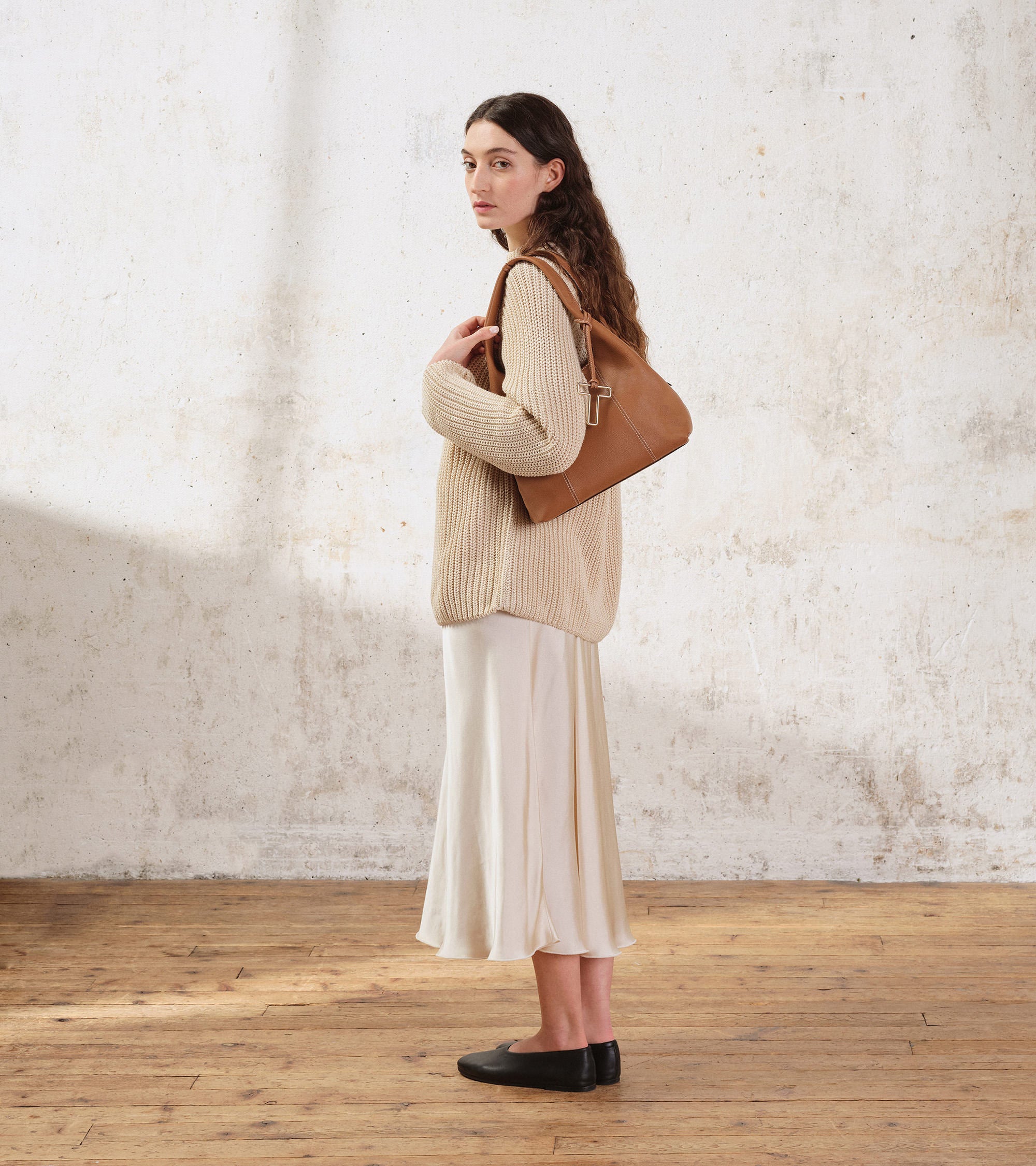 Mittelgroße Schultertasche Modell Juliette aus genarbtem Leder