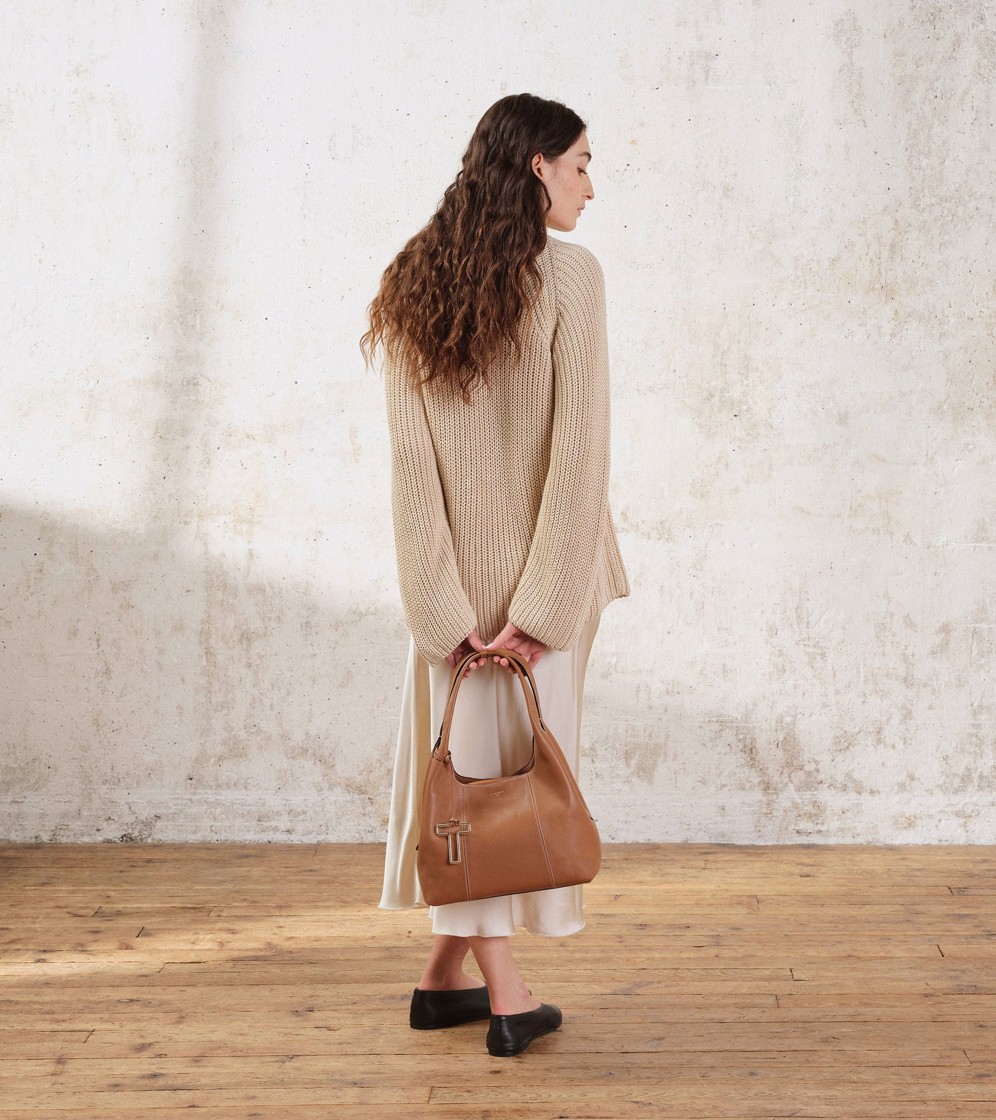 Mittelgroße Schultertasche Modell Juliette aus genarbtem Leder