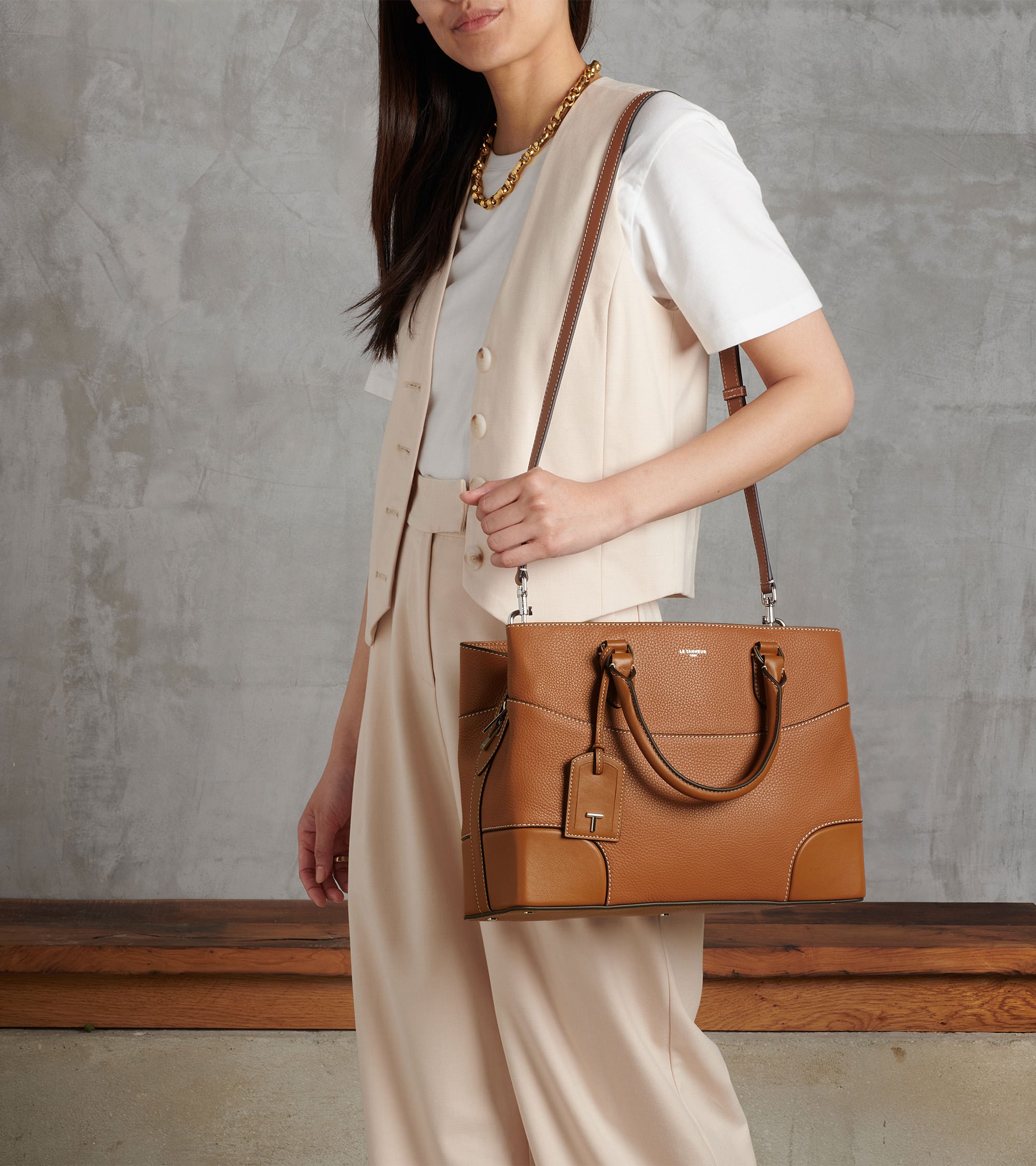 Große Handtasche Romy aus genarbtem Glattleder Tan