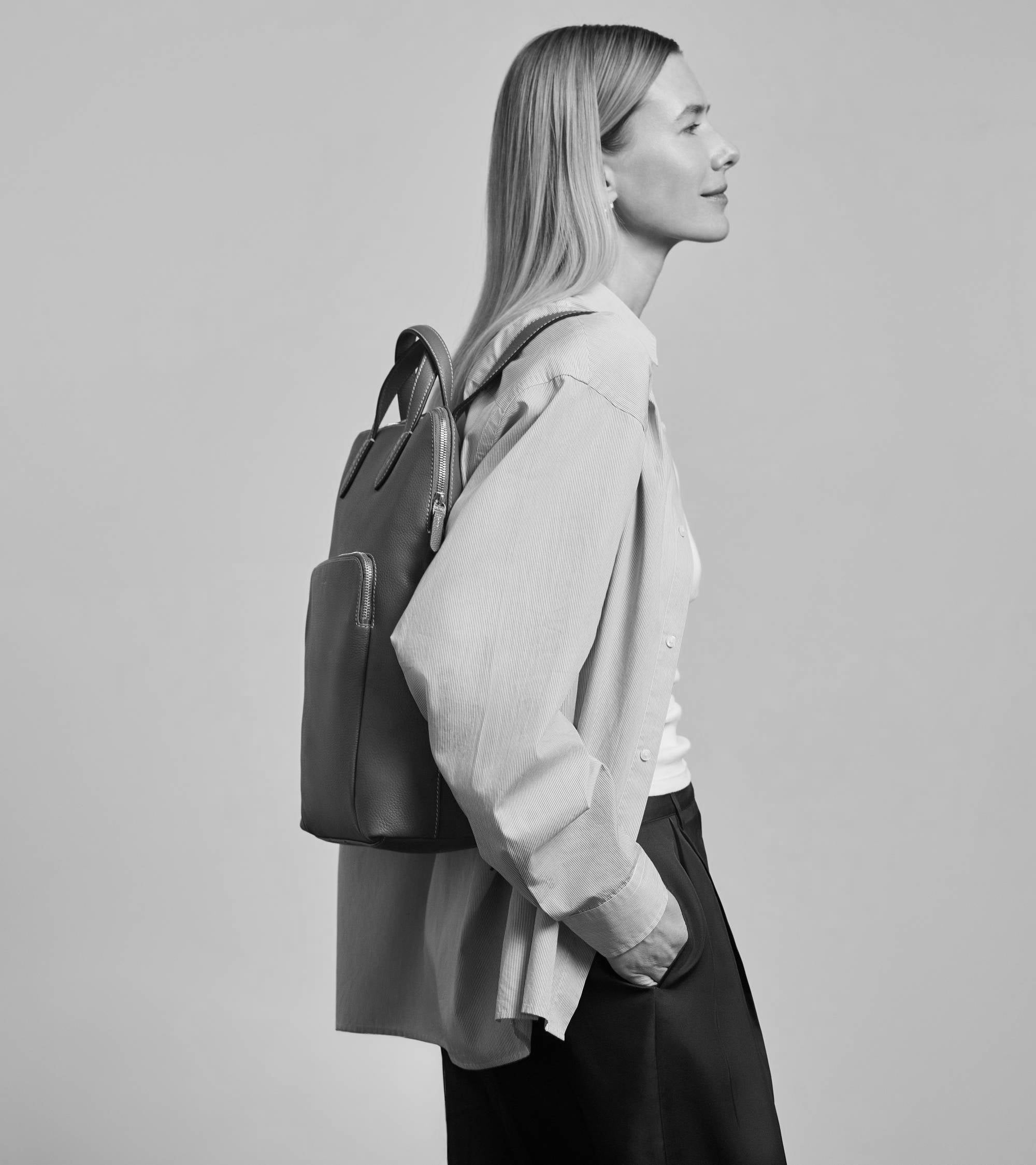 Sophie グレインレザー ビジネス用 ファスナー付き リュック
